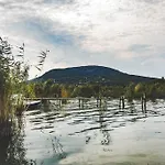 Semesterbostad Csonakos Haz / The Boat House Badacsonyörs
