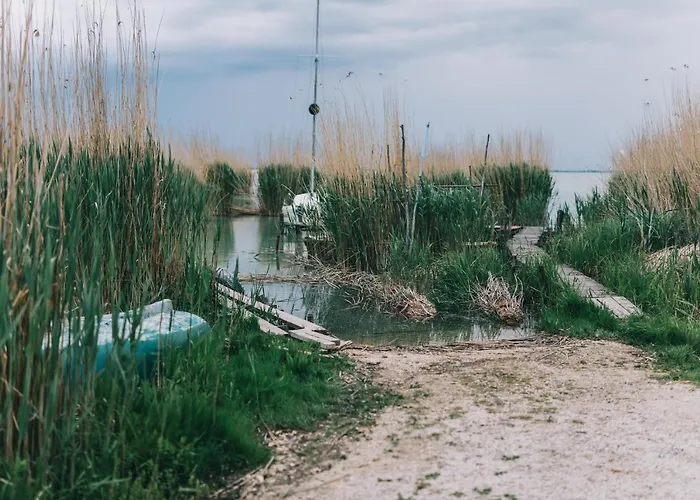 Csónakos Ház / The Boat House