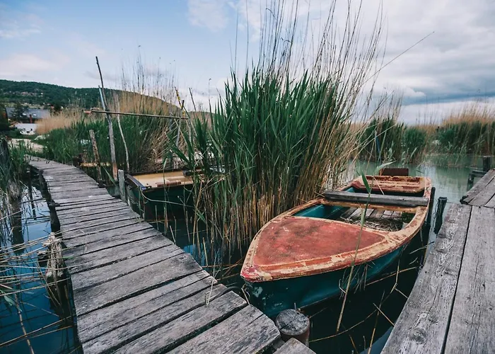 Csónakos Ház / The Boat House